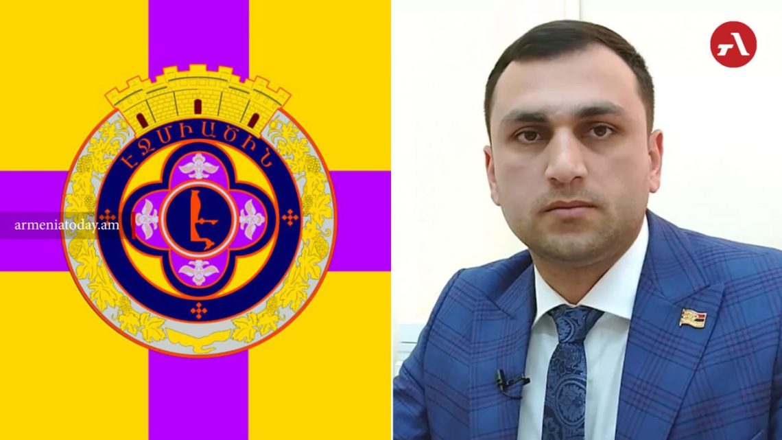 Մեխակյանն Էջմիածնի տոնի առիթով քաղաքը ձևավորել է դրոշի գույներով՝ չպահպանելով խորհրդանիշները․ ԶԼՄ