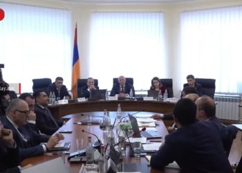 «Ոստիկանը դահլիճում ի՞նչ գործ ունի», «ՀՀ քաղաքացի են»․ բանավեճ՝ ՀԷՑ-ի հարցով նիստին