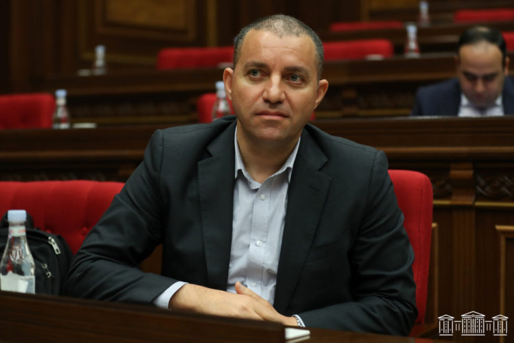 Суд отклонил ходатайство об аресте бывшего министра экономики Ваана Керобяна
