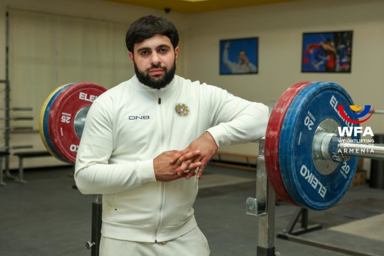 Армянский тяжелоатлет Гарик Карапетян стал чемпионом Европы