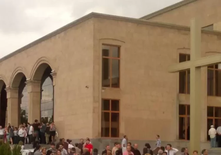 СМИ: жительница Котайкской области порезала родственницу в здании религиозного объединения «Слово жизни» в Ереване