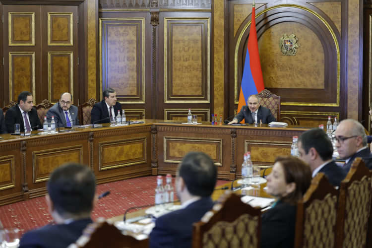 Պետք է սահմանվի, որ կուսակցություններում լինեն բարեվարքությամբ զբաղվող մարմիններ կամ պաշտոնյաններ. Հակակոռուպցիոն խորհրդի նիստ