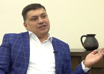 Խուզարկում են «Հայրենիք» կուսակցության գլխավոր քարտուղար Խաչիկ Գալստյանի բնակարանը․ Վանեցյան
