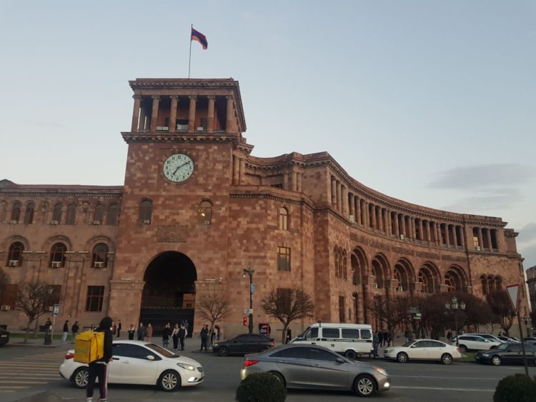 Правительство продлило поддержку семьям пропавших без вести в результате войны 2020 года