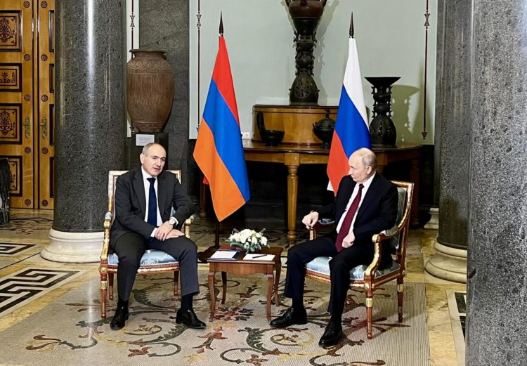 Փաշինյանը Սանկտ Պետերբուրգում հանդիպել է Պուտինի հետ