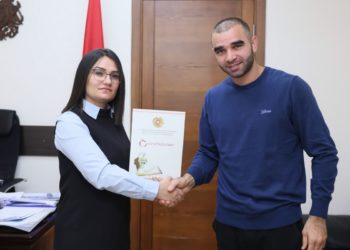 Բռնցքամարտի WBL, WBF և WBO վարկածով աշխարհի չեմպիոն Յուրի Սաքունցը պարգևատրվել է ԿԳՄՍՆ շնորհակալագրով
