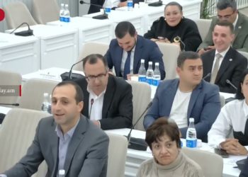 «Դեմ չենք քվեարկել, ձեռնպահ ենք քվեարկել», «Ի՞նչ տարբերությո՞ւն», «Մե՛ծ»․ ավագանու ընդդիմադիր անդամ