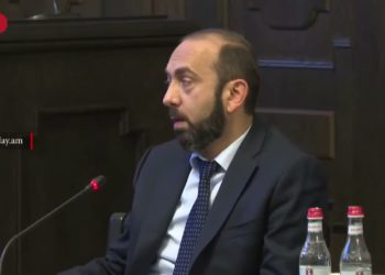 Կանխիկն ո՞ւմ է պետք․ դրանով կաշառք են տալիս, ծնունդի նվեր եք անում՝ փոխանցումով արեք․ Փաշինյան