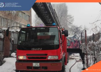 В Ереване спасатели эвакуировали более 30 человек из-за крупного пожара