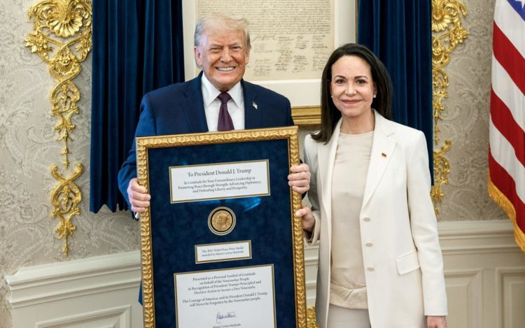 Мачадо передала Трампу медаль своей Нобелевской премии мира