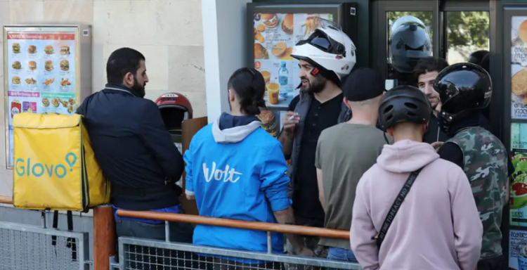 Վրաստանն արգելել է մշտական կացության կարգավիճակ չունեցողներին աշխատել որպես գիդ, տաքսու վարորդ և առաքիչ
