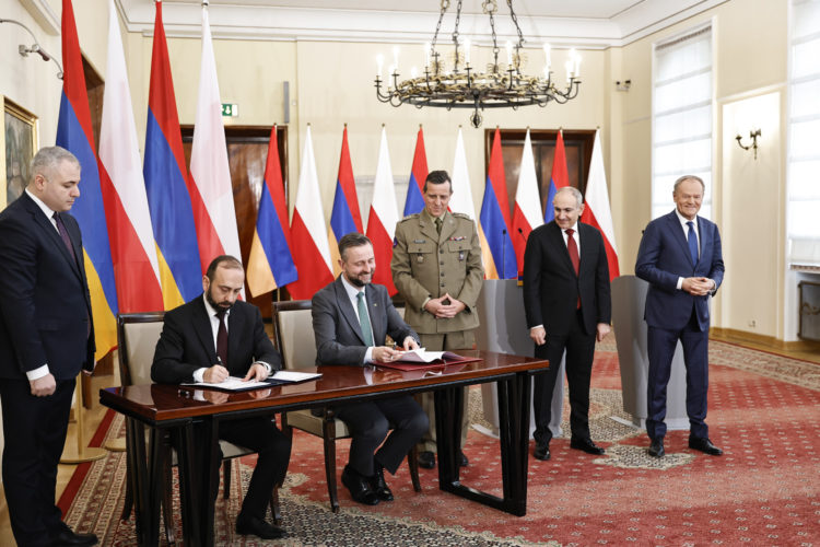 Армения и Польша подписали соглашение о военно-техническом сотрудничестве