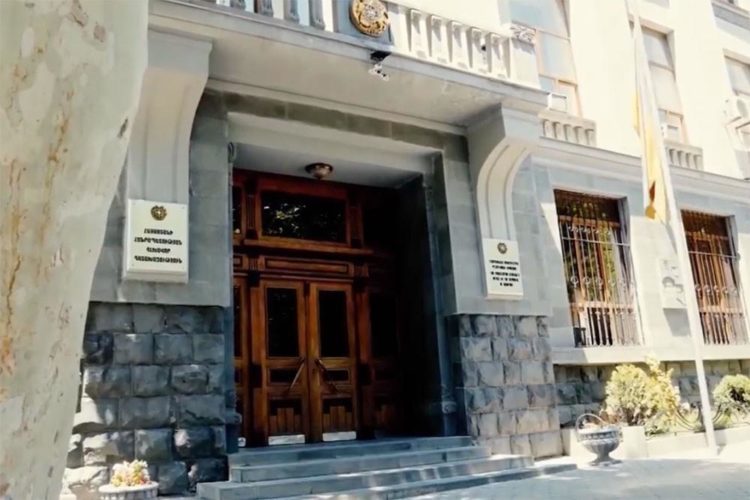 СМИ сообщили об аресте подозреваемых в убийстве 20-летнего контрактника в Севане