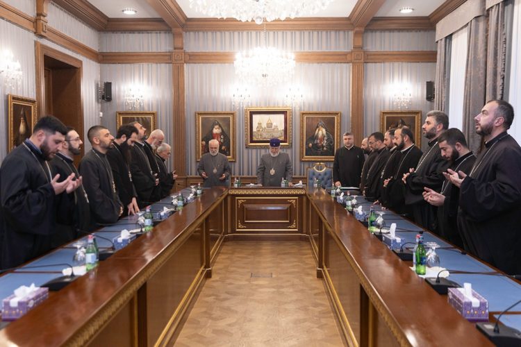 Կաթողիկոսն ընդունել է գնդերեց քահանա հայրերին և կատարել նոր նշանակումներ
