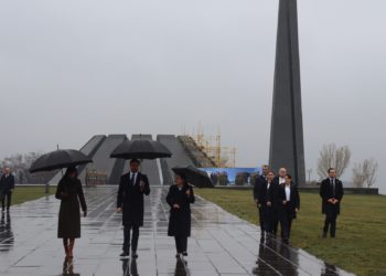 «Պատվում ենք հայ ժողովրդի անսասան ոգին»․ Վենսը տիկնոջ հետ այցելել է Ծիծեռնակաբերդ