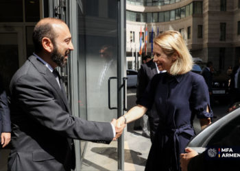 Միրզոյանը և Կալասը քննարկել են Մերձավոր Արևելքում ստեղծված իրավիճակը