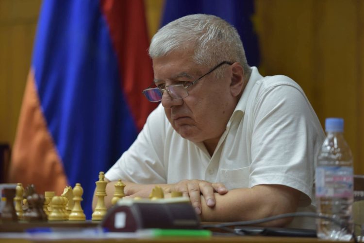 Армянский гроссмейстер Рафаэл Ваганян победил на турнире Aeroflot Open Legends в Москве