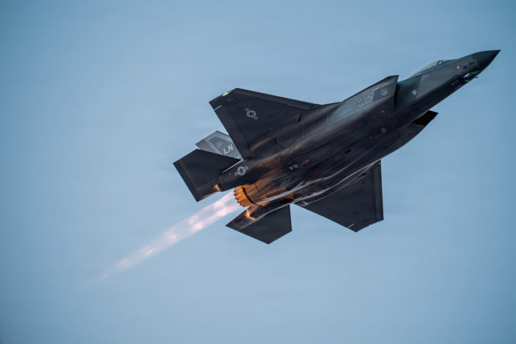 Պենտագոնը հայտնել է F-35 կործանիչի արտակարգ վայրէջքի մասին՝ խոցվելու վերաբերյալ լուրերի ֆոնին