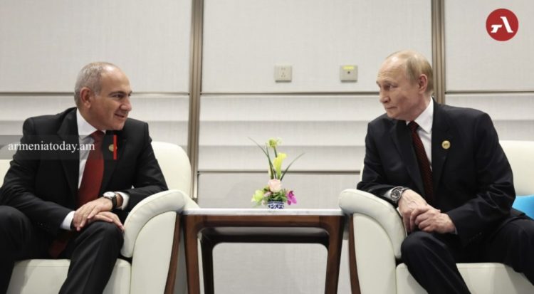 Путин и Пашинян обсудили по телефону сотрудничество в энергетике и договорились о личной встрече
