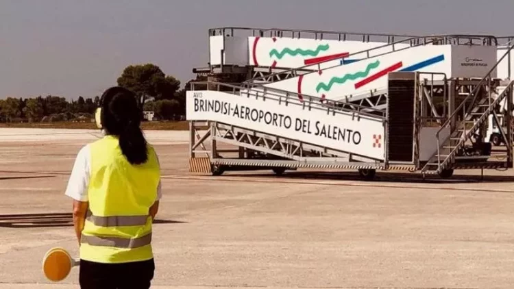 Իտալիայի Բրինդիզիի օդանավակայանում սպառվել է ավիացիոն վառելիքը․ ԶԼՄ
