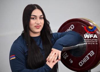 Анна Амроян завоевала малое золото ЧЕ по тяжелой атлетике в Батуми