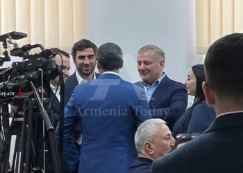 В Ереване начался суд по делу лидера партии «Сильная Армения» Самвела Карапетяна