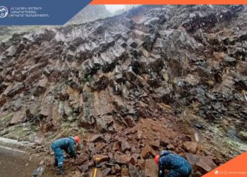 Քարաթափումներ՝ Սպիտակ-Գյումրի և Վանաձոր-Ալավերդի ավտոճանապարհներին․ փրկարարները վերականգնել են երթևեկությունը