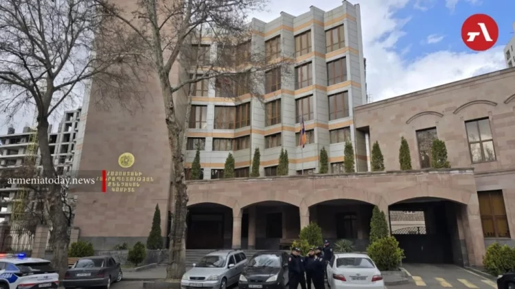 Следователь по делу инцидента с Пашиняном в церкви Св. Анны ушел в отставку после вызова в СК