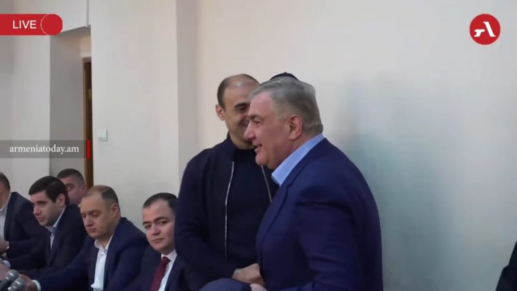 В Ереване начался суд по делу лидера партии «Сильная Армения» Самвела Карапетяна