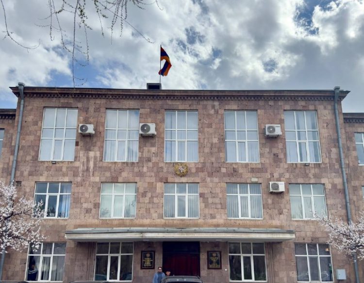 Արմավիրի մարզպետի աշխատակազմը պարզաբանել է Սարդարապատի դպրոցի տնօրենի ազատման լուրերը