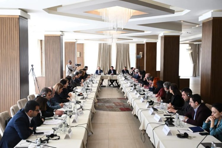 Հաջիևը հայկական և ադրբեջանական քաղհասարակությունների ներկայացուցիչների հետ հադիպմանը կարևորել է TRIPP-ի իրականացումը