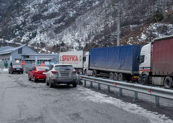 Լարսը շարունակում է փակ մնալ