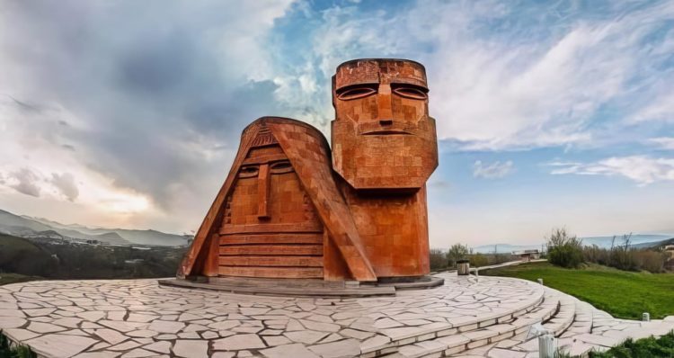 Памятник «Мы и наши горы» оказался под угрозой уничтожения в оккупированном Арцахе