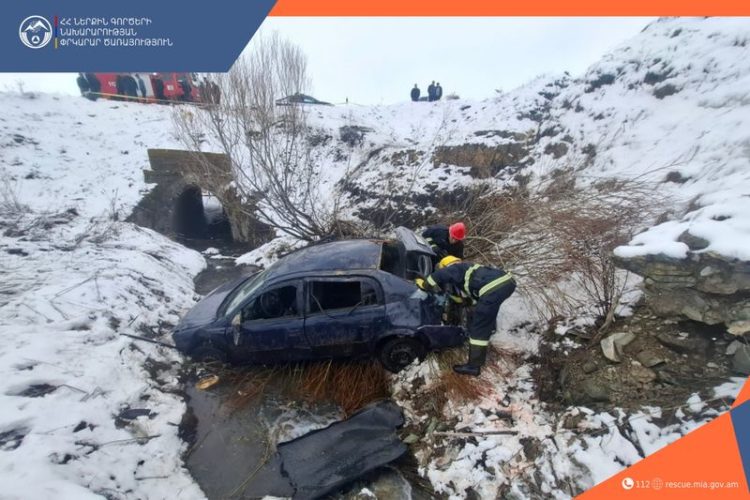 Շիրակի մարզում ավտոմեքենան գլորվել է ձորը․ կա 3 տուժած