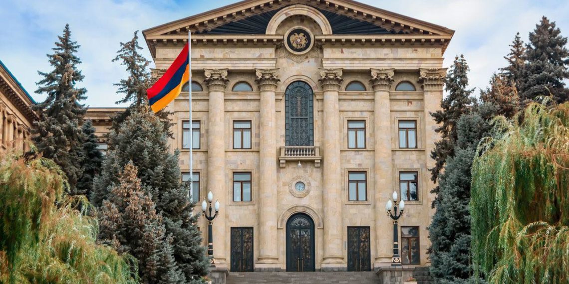 В парламенте Армении решили создать орган с участием власти и оппозиции