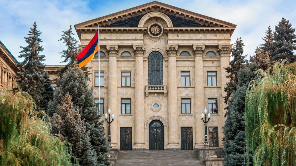 В парламенте Армении решили создать орган с участием власти и оппозиции