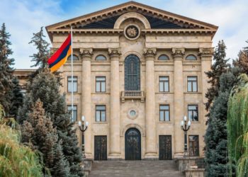 В парламенте Армении решили создать орган с участием власти и оппозиции