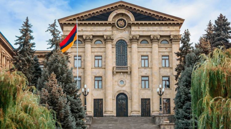 В парламенте Армении решили создать орган с участием власти и оппозиции