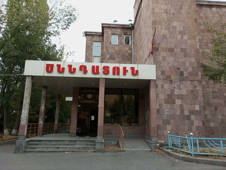 «Քանաքեռ-Զեյթուն» ծննդատան նախկին բուժաշխատողները 2 տարի անց դեռ սպասում են կես տարվա աշխատավարձերին. ԶԼՄ