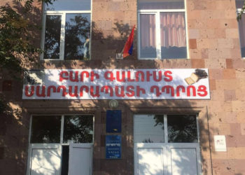 Սարդարապատի դպրոցի տնօրենն աշխատանքից ազատվել է Արցախի դրոշը հեռացնելուց հրաժարվելու պատճառով. ԶԼՄ