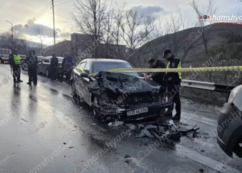 Կոտայքի մարզում Mercedes-ը բախվել միկրոավտոբուսին․ կան վիրավորներ