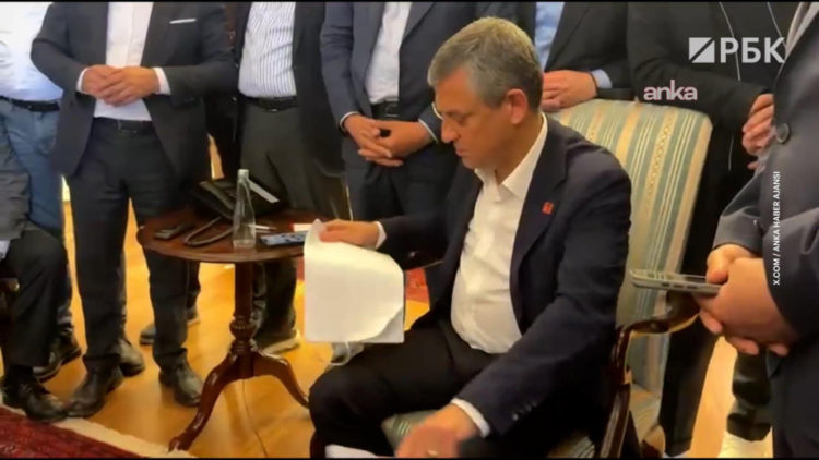 Թուրքիայի ոստիկանությունը վերցրել է գլխավոր ընդդիմադիր կուսակցության գրասենյակը
