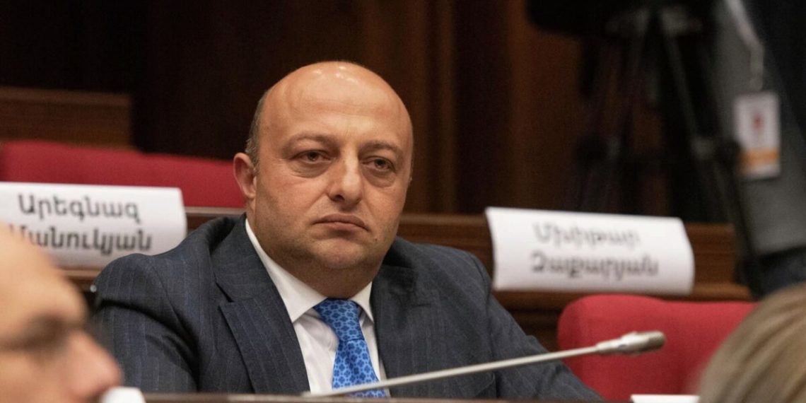 Суд продлил меру пресечения кандидату в депутаты Артуру Саркисяну