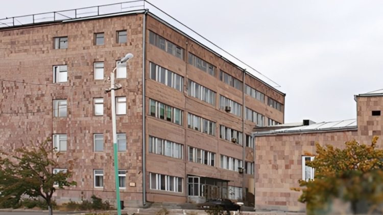 Պաստառ պոկելու գործով ձերբակալվածին «Նուբարաշենի» հոգեբուժարանում կախված են գտել