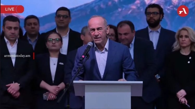 Кочарян заявил о рисках повторения украинского сценария для Армении