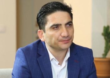 Նաիրի Հոխիկյանը ՔՊ ներկայացուցիչներին մեղադրել է իր տան վրա հարձակման մեջ