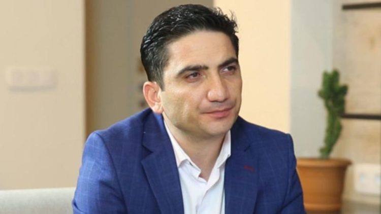 Նաիրի Հոխիկյանը ՔՊ ներկայացուցիչներին մեղադրել է իր տան վրա հարձակման մեջ