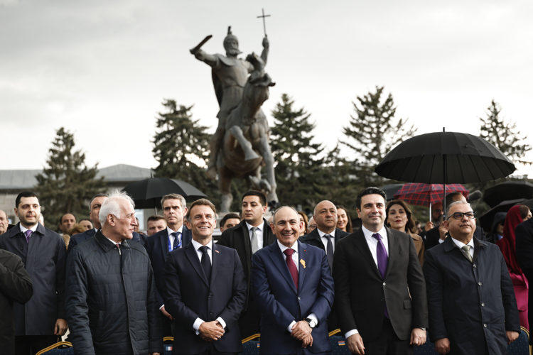 Մակրոնի Գյումրի այցն ուղեկցվել է միջադեպով. ԶԼՄ