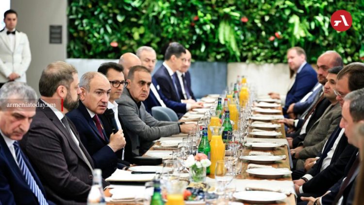 Իշխանությունները Փաշինյանին սատարելու համար ճնշում են գործարարներին․ ԶԼՄ