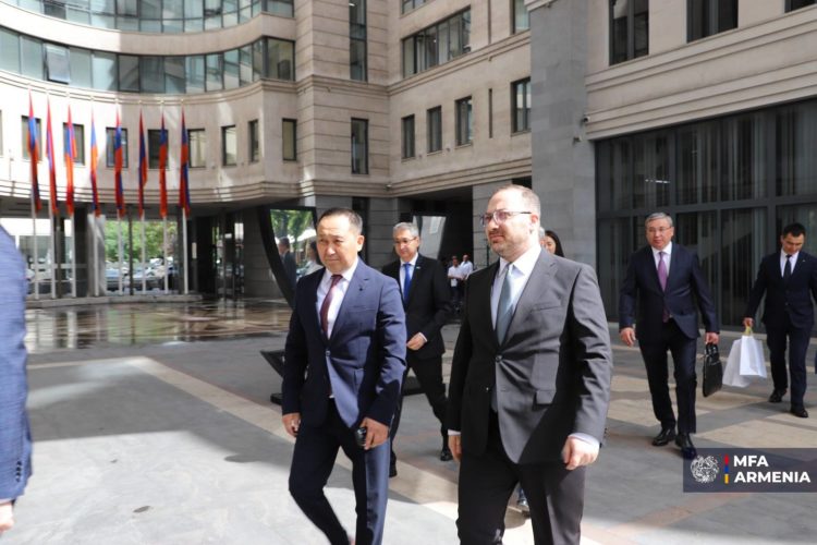 МИД Армении и Казахстана обсудили модернизацию дипломатических служб